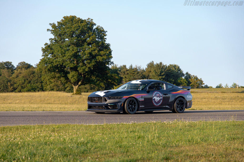 Ford Mustang Black Horse R