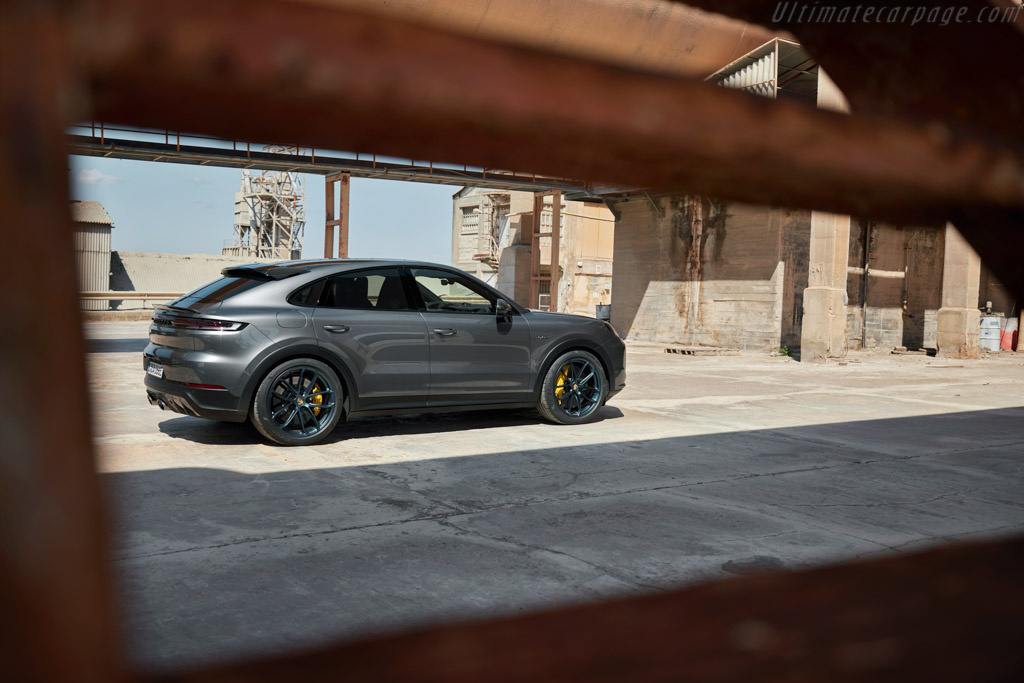 Porsche Cayenne Turbo E-Hybrid Coupé