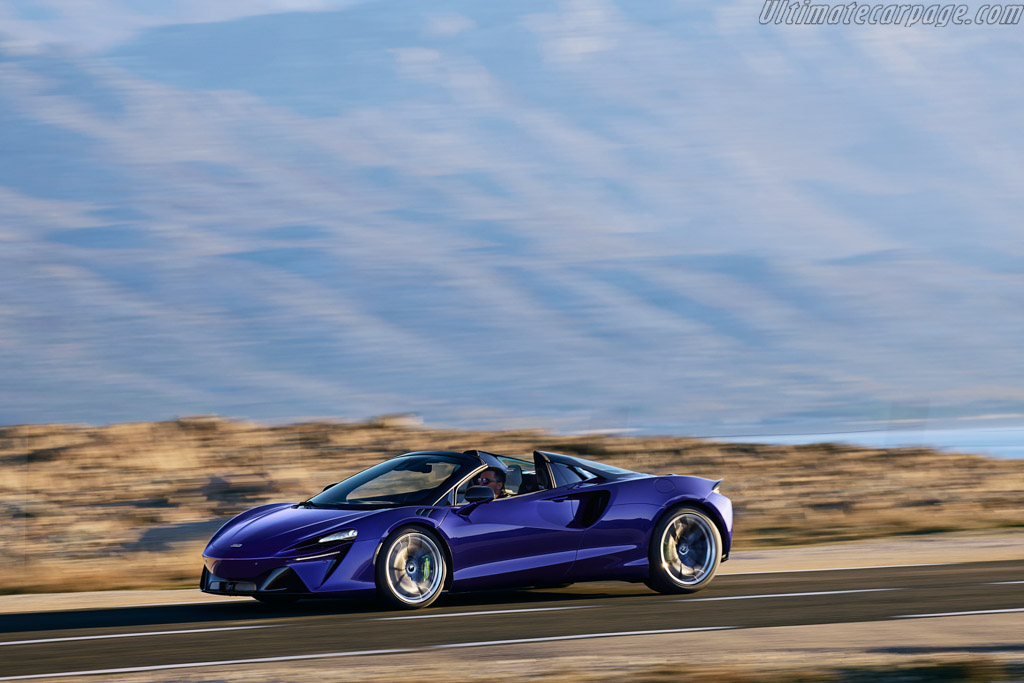 McLaren Artura Spider
