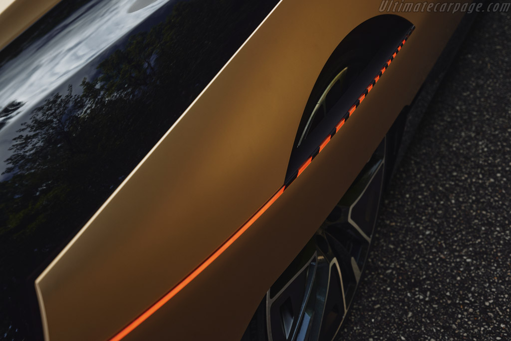 DS Automobiles SM Tribute