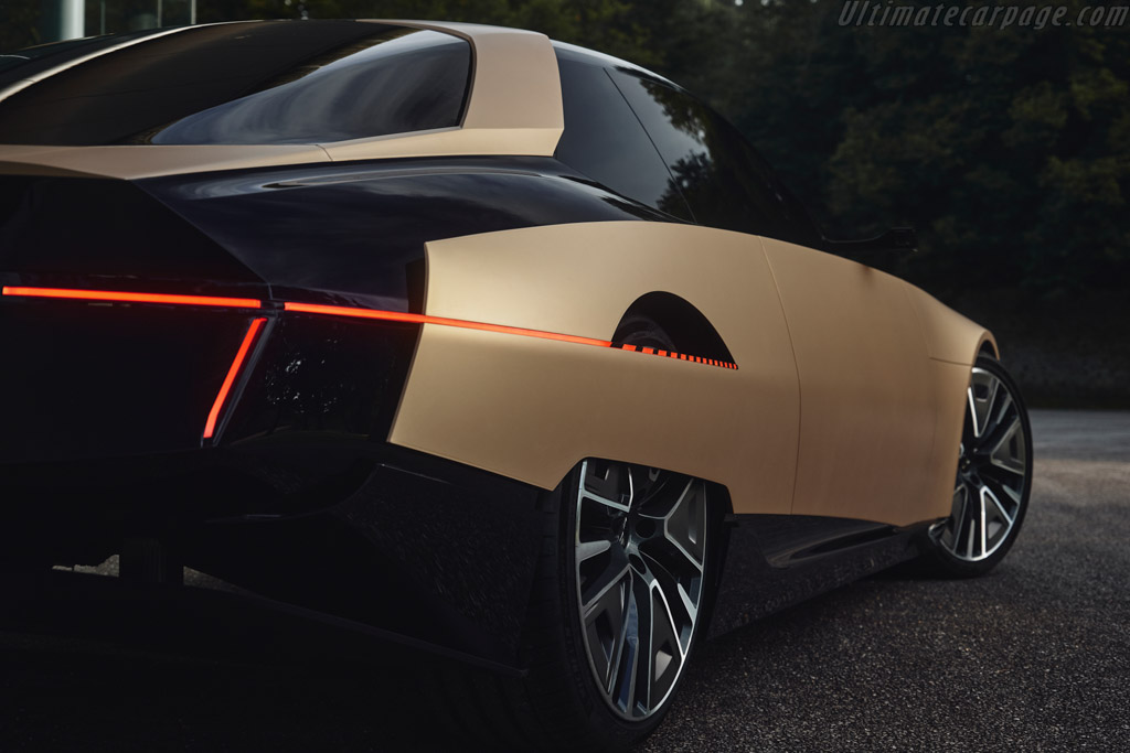 DS Automobiles SM Tribute