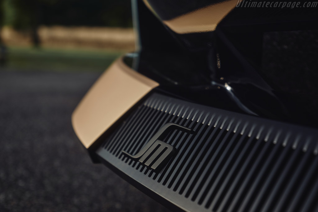 DS Automobiles SM Tribute