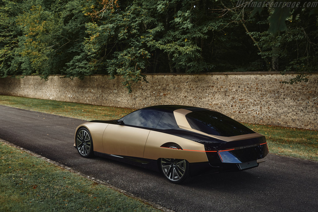 DS Automobiles SM Tribute