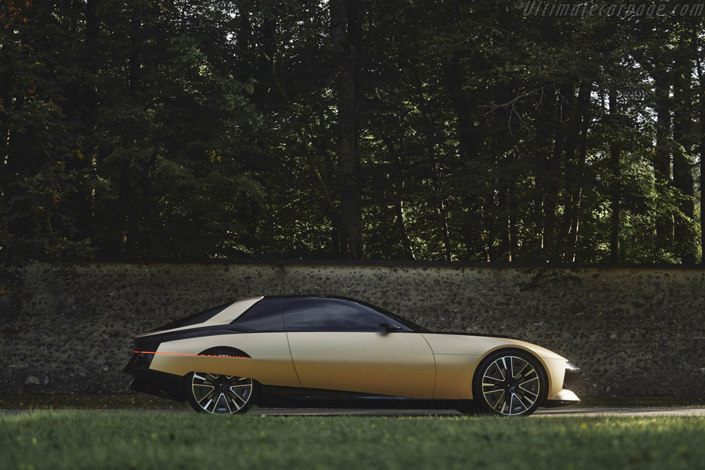 DS Automobiles SM Tribute