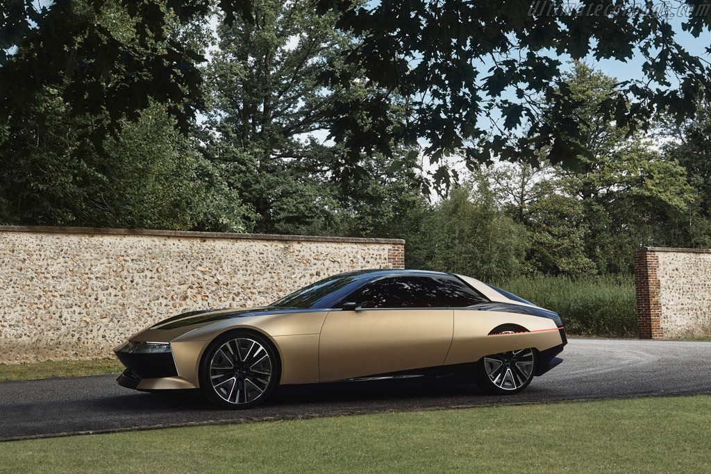 DS Automobiles SM Tribute