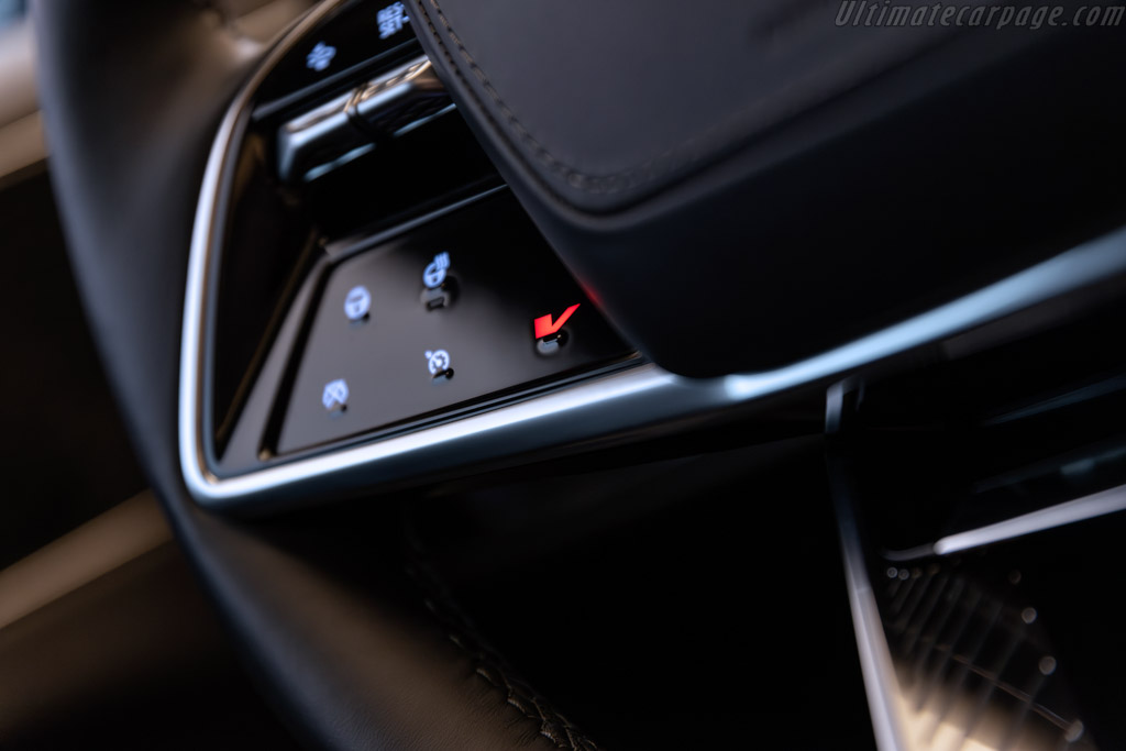Cadillac Lyriq-V