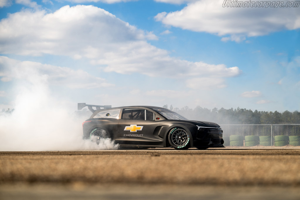 Chevrolet Blazer EV.R NASCAR