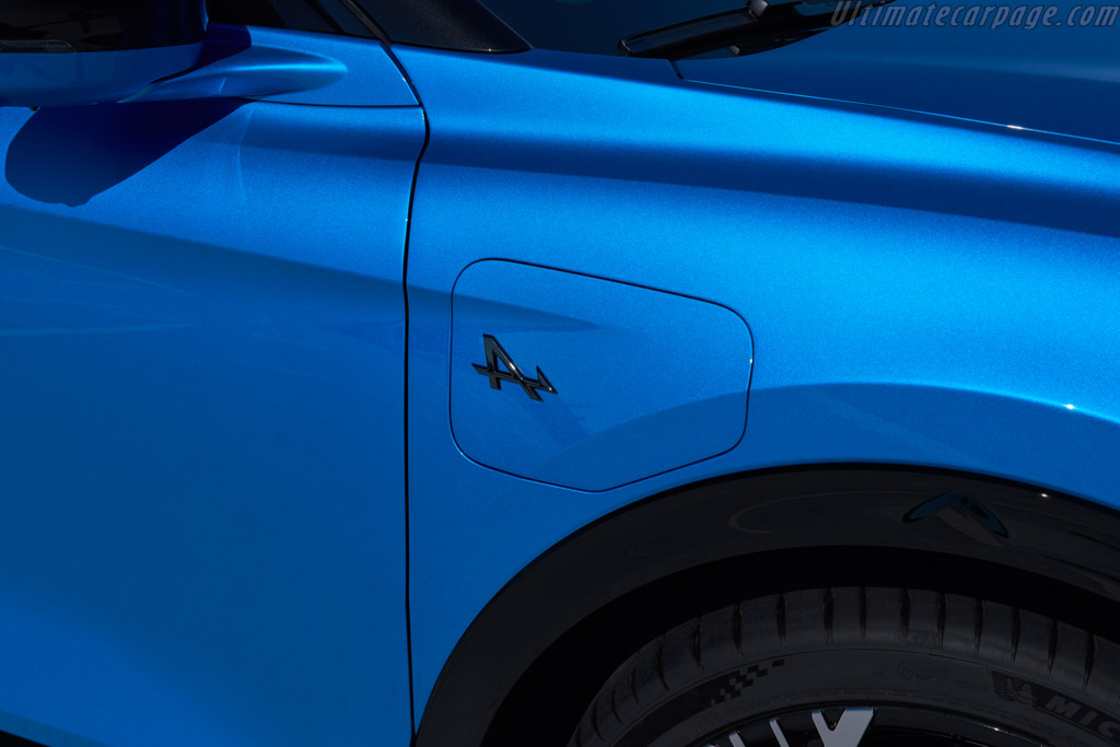 Alpine A390