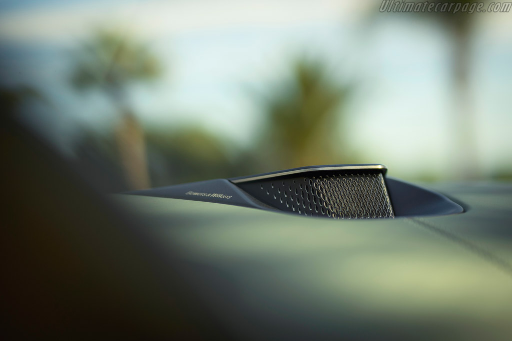 Aston Martin Vanquish Volante