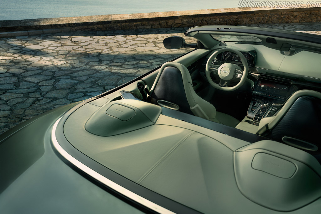Aston Martin Vanquish Volante