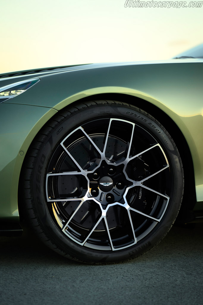 Aston Martin Vanquish Volante