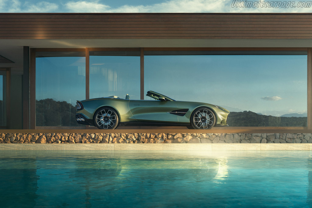 Aston Martin Vanquish Volante