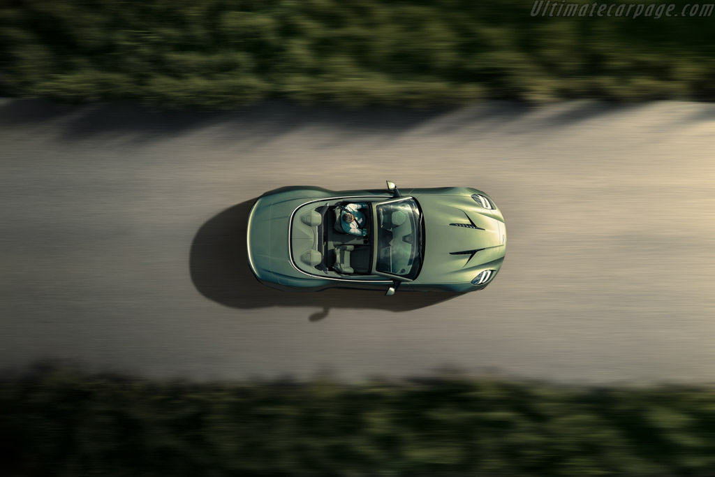 Aston Martin Vanquish Volante