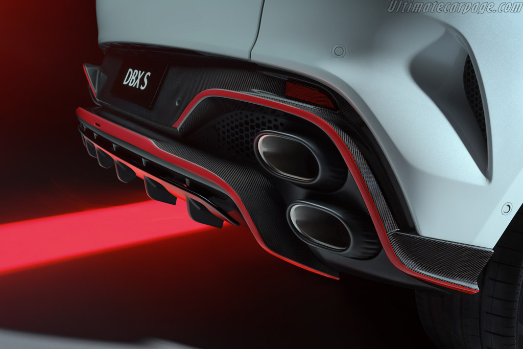 Aston Martin DBX S