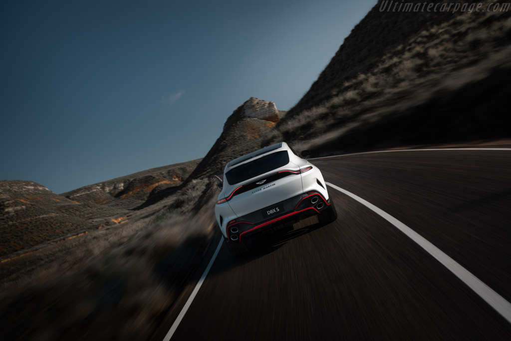Aston Martin DBX S