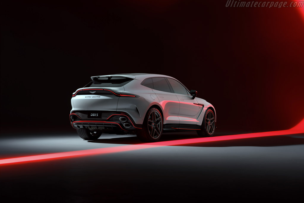 Aston Martin DBX S