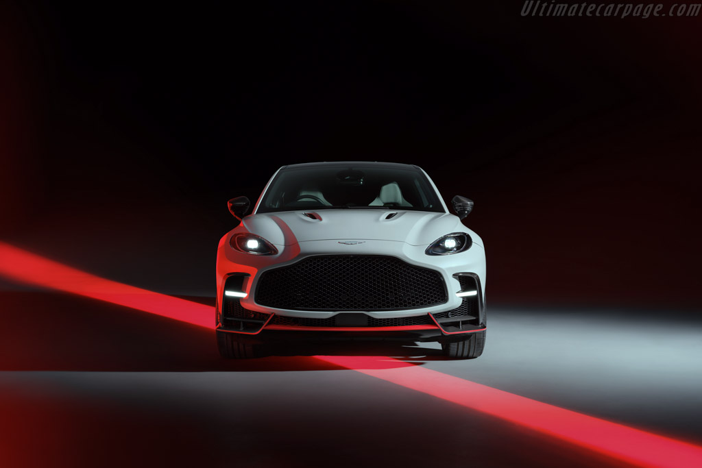 Aston Martin DBX S
