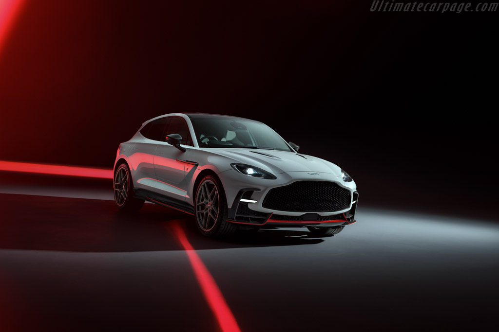 Aston Martin DBX S