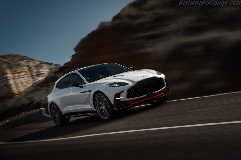 Aston Martin DBX S