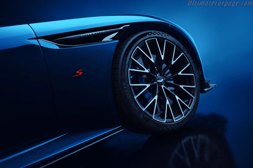 Aston Martin DB12 S Coupe