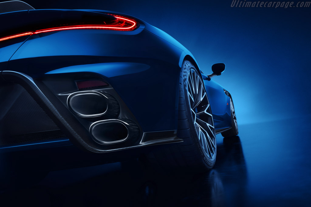 Aston Martin DB12 S Coupe