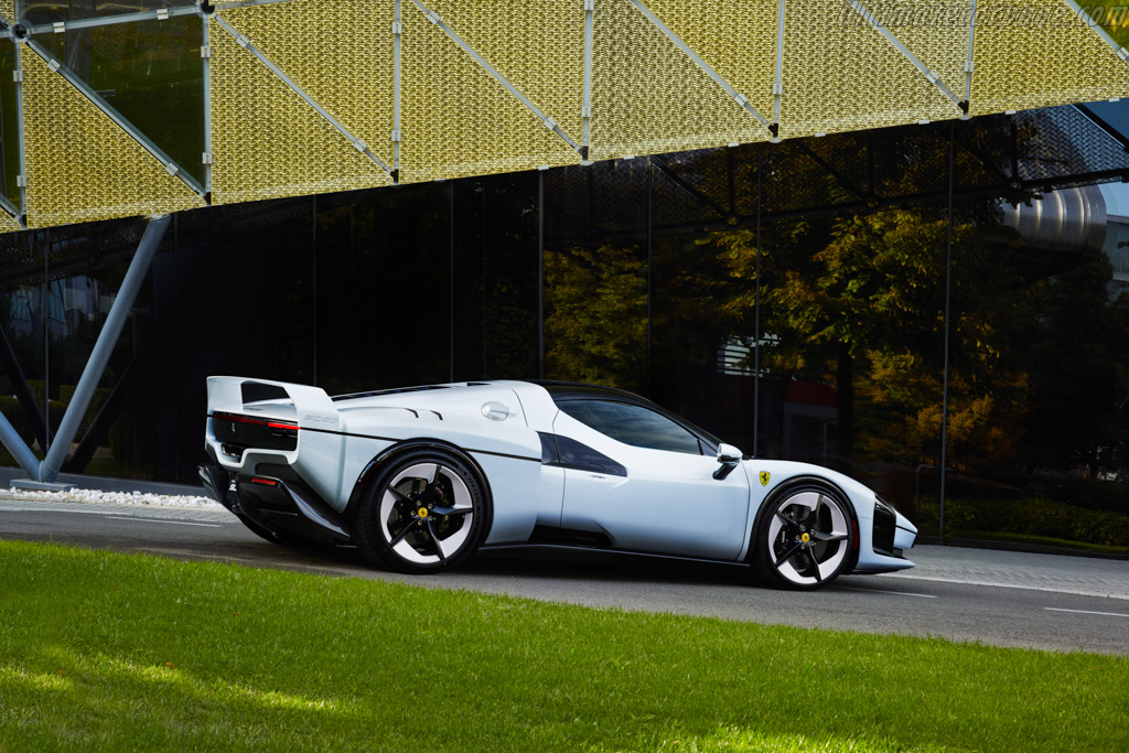 Ferrari SC40