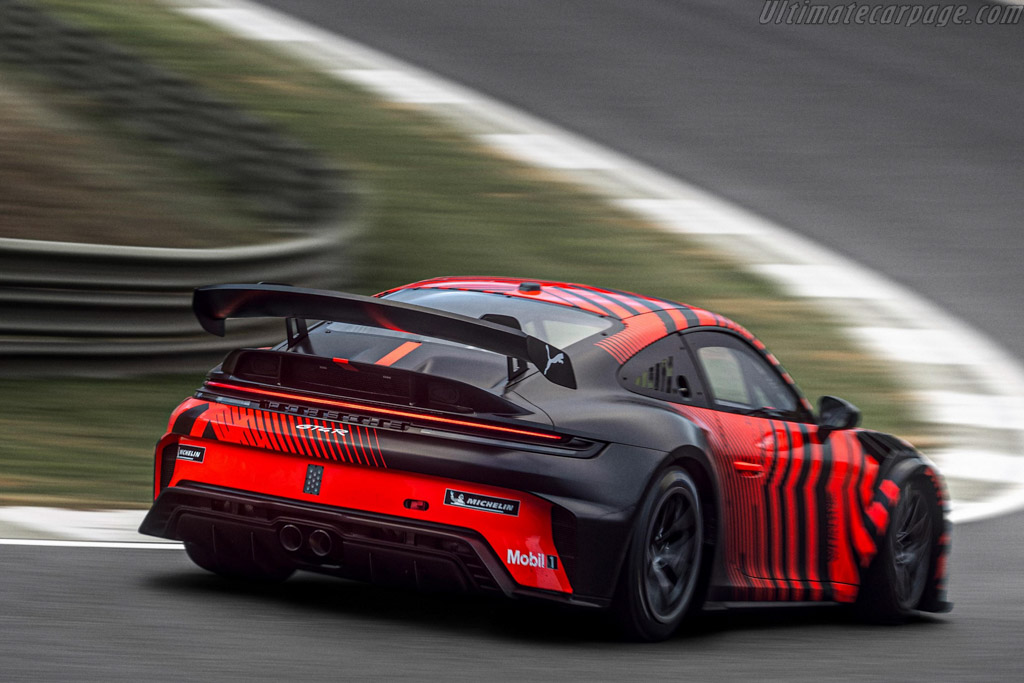 Porsche 911 GT4 R