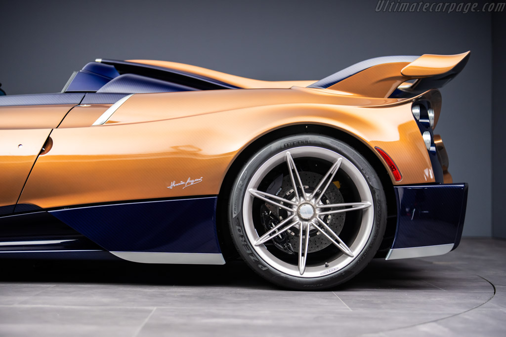 Pagani Huayra 70 Derecho
