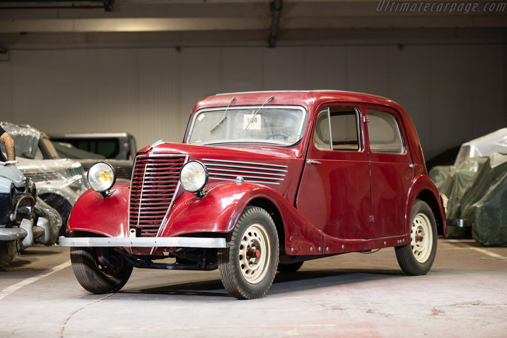 Renault Novaquatre