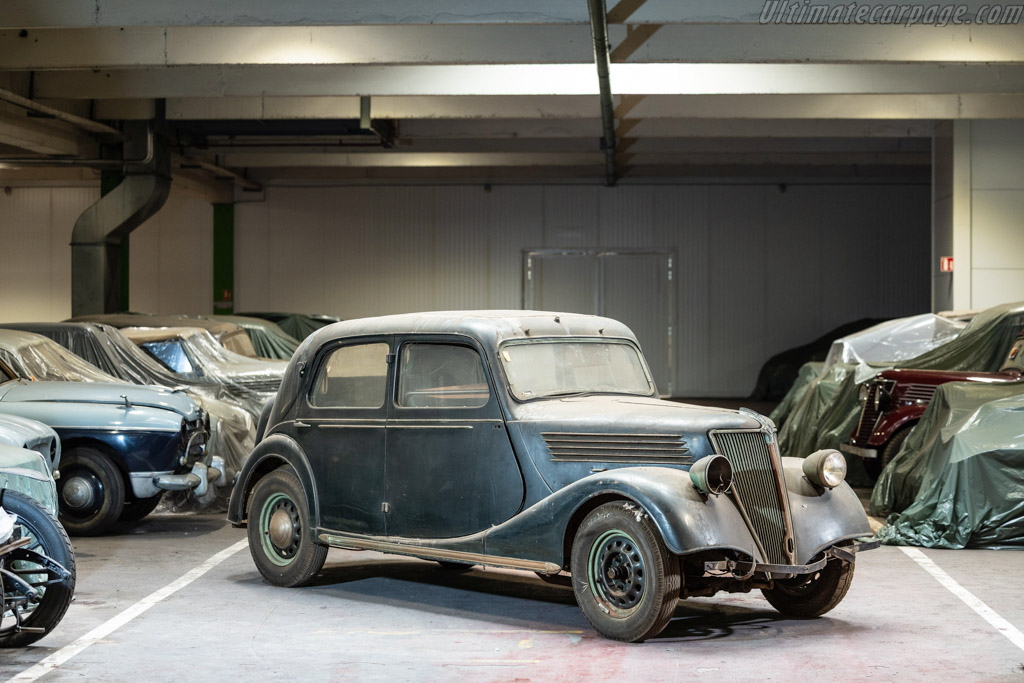 Renault Primaquatre Saloon