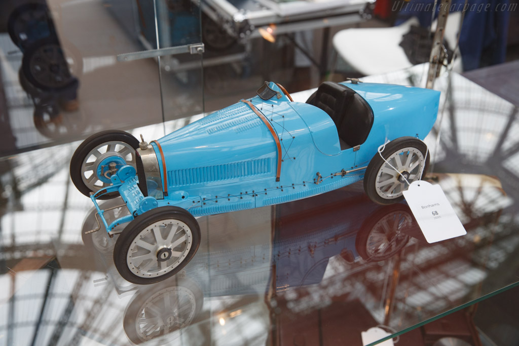 Welcome to the Grand Palais   - 2020 Retromobile
