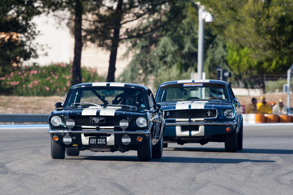 Ford Mustang   - 2011 Dix Mille Tours