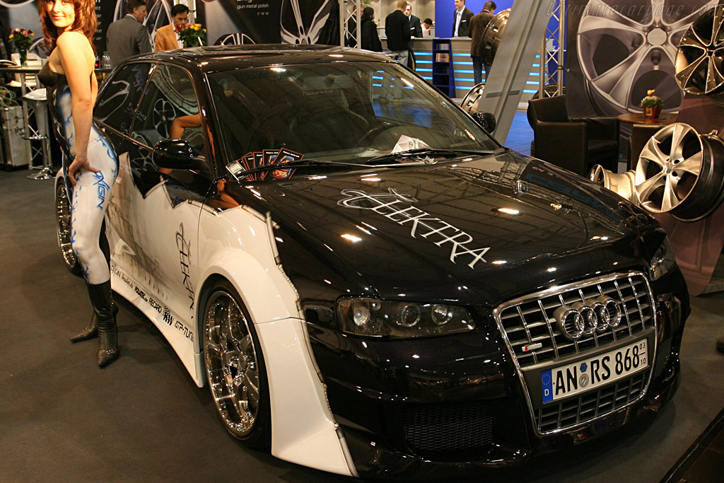 Dresed up car, dressed down girl   - 2007 Essen Motor Show
