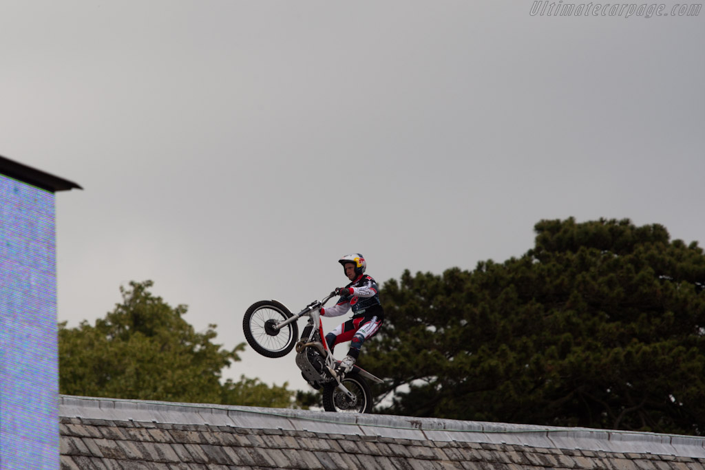 Dougie Lampkin on top of Goodwood House   - 2010 Goodwood Festival of Speed