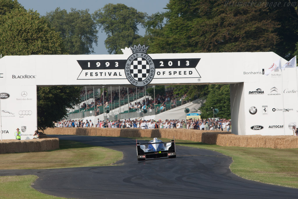 Toyota TS030 Hybrid  - Entrant: Audi Sport - Driver: Allan McNish - 2013 Goodwood Festival of Speed
