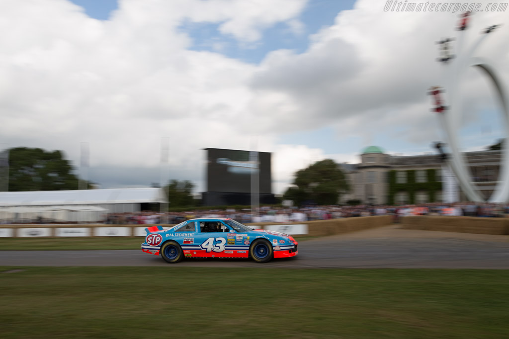 Pontiac Grand Prix  - Entrant: Richard Petty - Driver: Bobby Labonte - 2017 Goodwood Festival of Speed