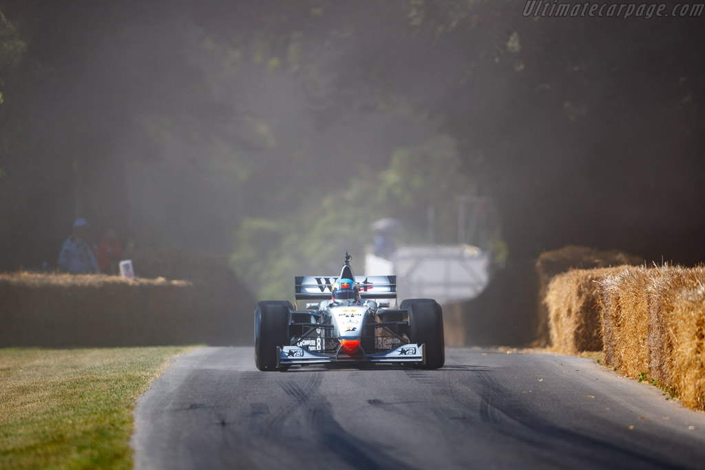 McLaren MP4/13  - Entrant: John Stafford - Driver: Mika Häkkinen - 2025 Goodwood Festival of Speed