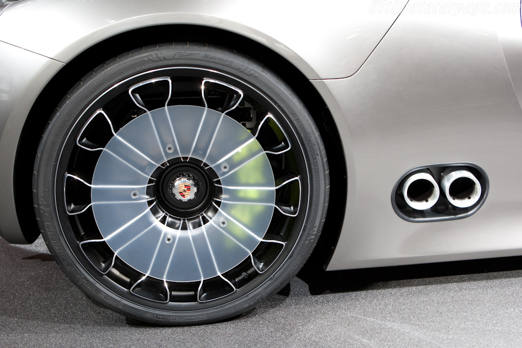 Porsche 918 Spyder   - 2010 Geneva International Motor Show