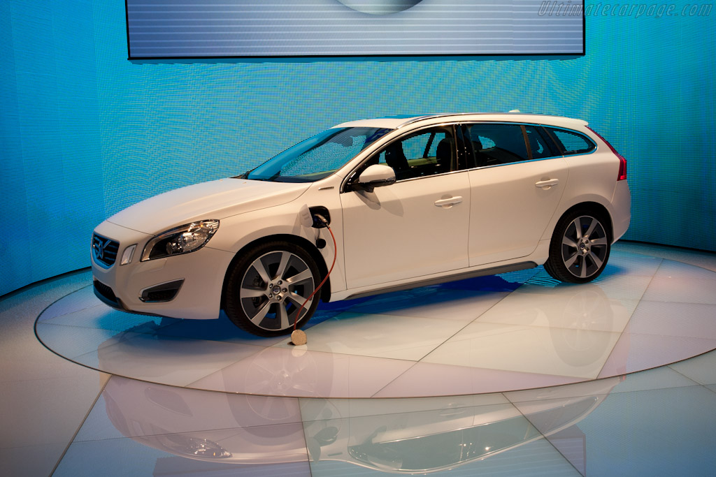 Volvo V60 Plug-In Hybrid   - 2011 Geneva International Motor Show