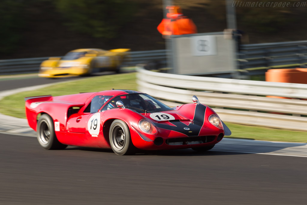 Lola T70 Mk3 Coupe - Chassis: SL73/110 - Driver: Bernard Thuner - 2017 Hungaroring Classic