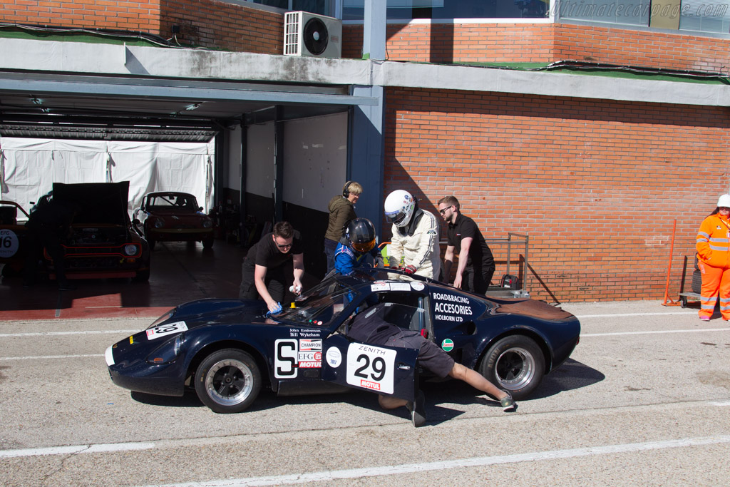 Chevron B8 - Chassis: CH-DBE-71 - Driver: John Emberson / Bill Wykeham - 2017 Jarama Classic
