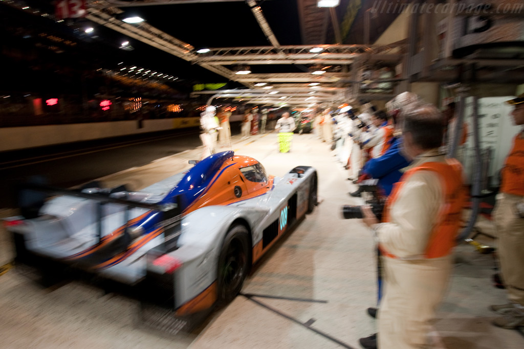 009 Races into the pit - Chassis: B0960-HU01S  - 2009 24 Hours of Le Mans