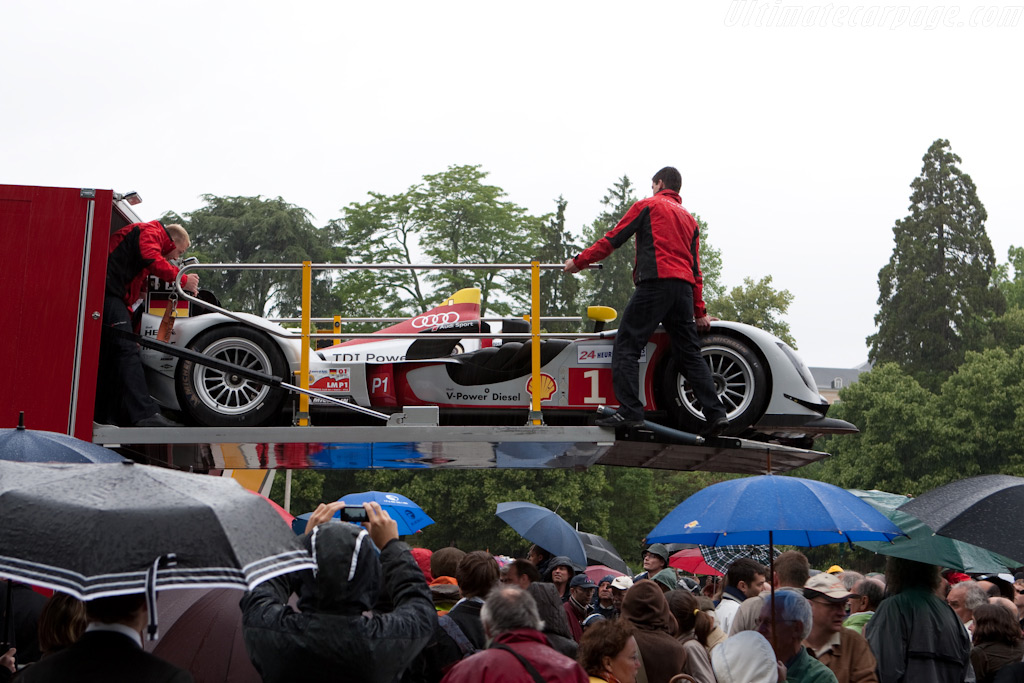 Audi at Scrutineering - Chassis: 105  - 2009 24 Hours of Le Mans