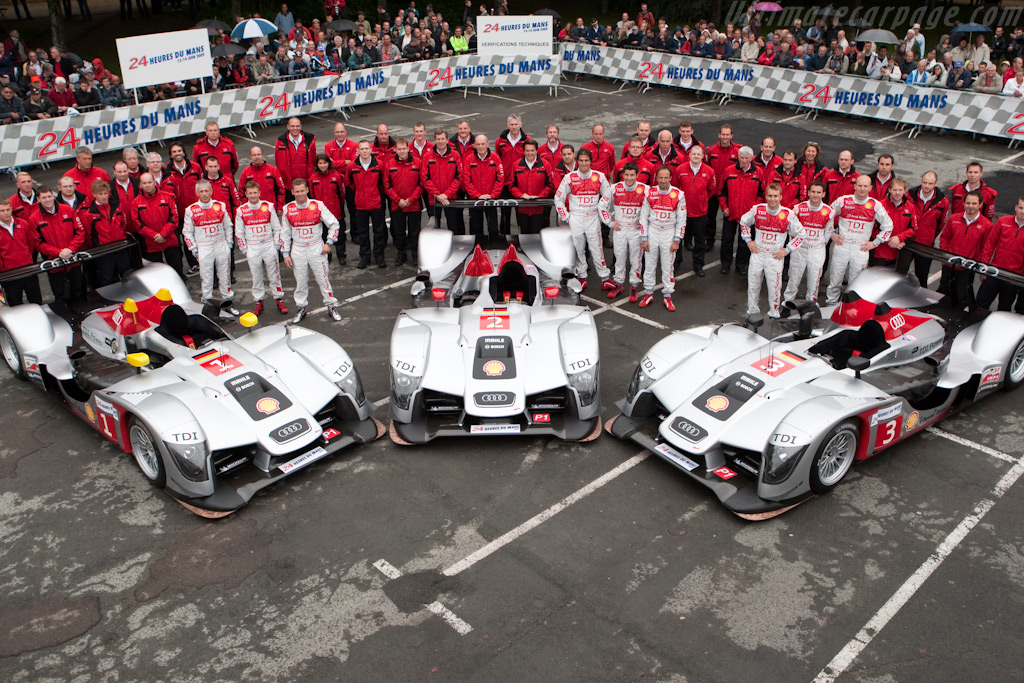 Audi at Scrutineering - Chassis: 104  - 2009 24 Hours of Le Mans