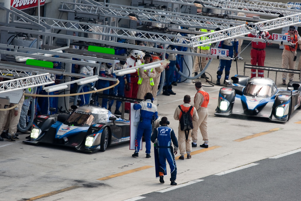 Back to back Peugeot stops - Chassis: 908-06  - 2009 24 Hours of Le Mans