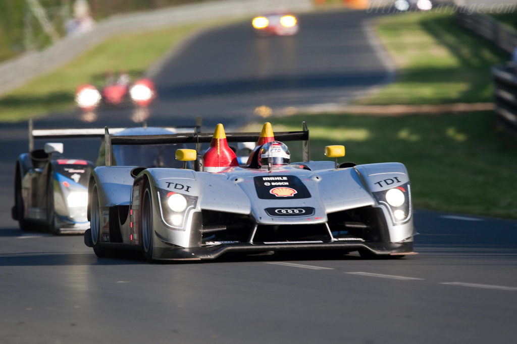Dindo holding off a Peugeot - Chassis: 105  - 2009 24 Hours of Le Mans