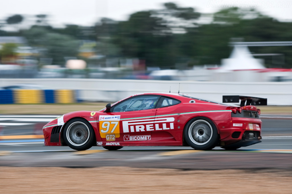 Riding the kerbs of the Ford chicane - Chassis: 2616  - 2009 24 Hours of Le Mans