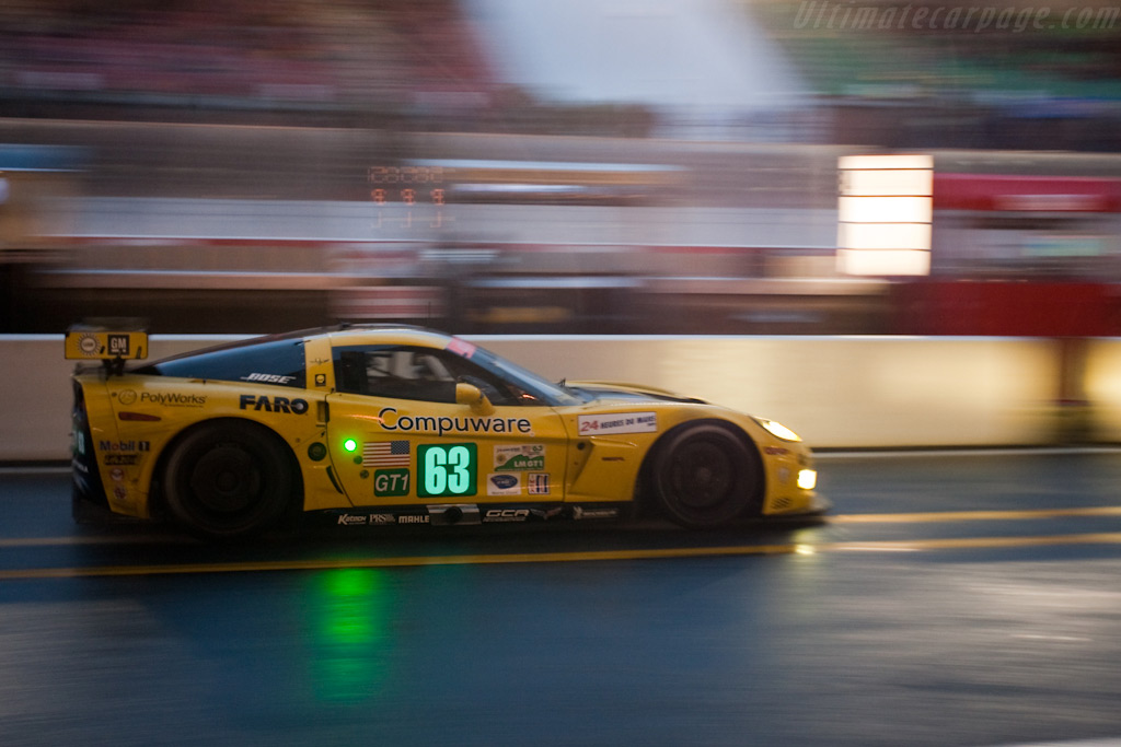Rumbling through pitlane - Chassis: 007  - 2009 24 Hours of Le Mans