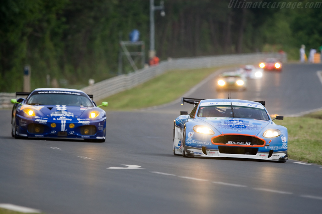 Swooping towards the Porsche curves - Chassis: DBR9/103  - 2009 24 Hours of Le Mans