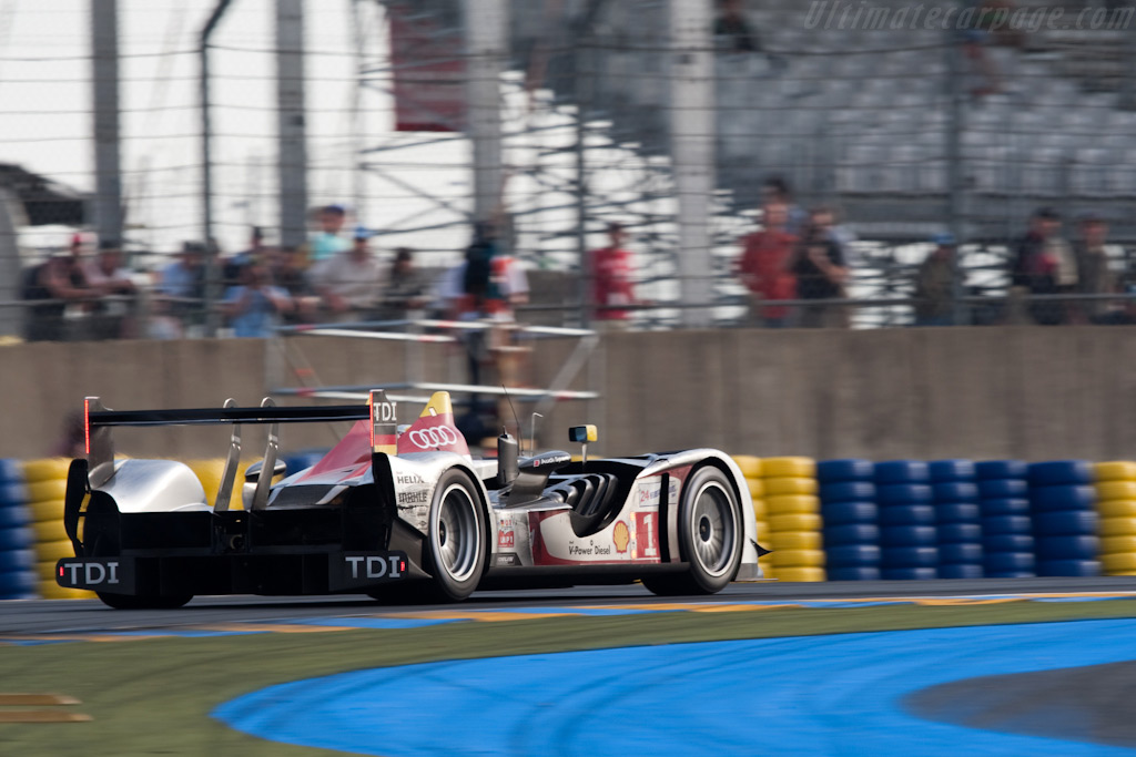 The R15 is striking from every angle - Chassis: 105  - 2009 24 Hours of Le Mans